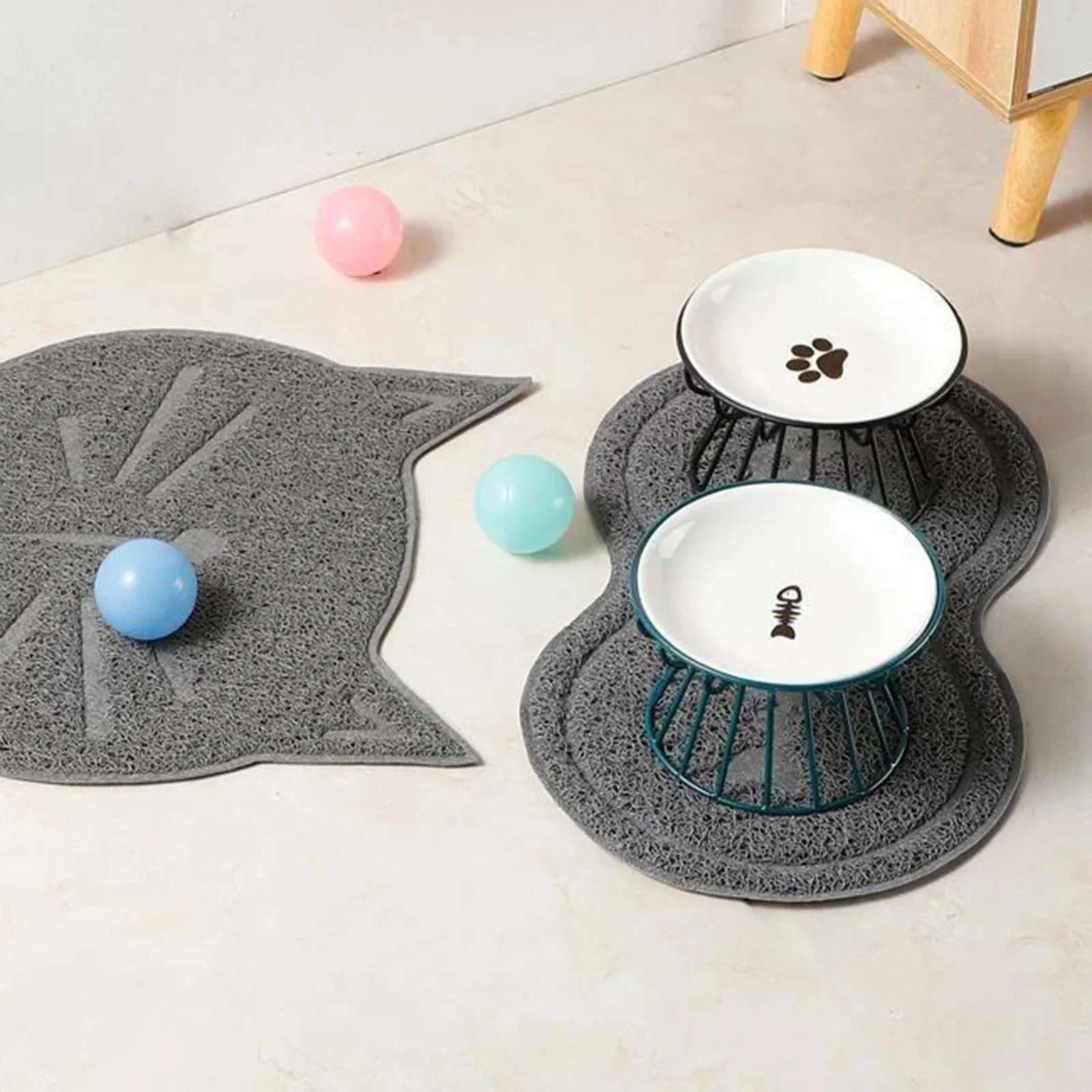 Bol céramique surélevé pour animaux, parfait pour une meilleure posture.