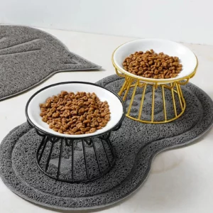 Gamelle céramique surélevée pour animaux, design élégant et pratique.