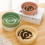 Gamelle anti glouton rose avec croquettes