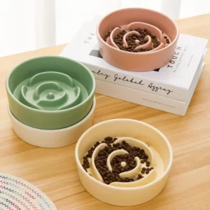 Gamelle anti glouton rose avec croquettes