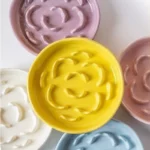 gamelle anti glouton fleur pour chiens et chats