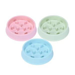 Gamelle anti glouton en forme de cœur pour chats, aide à ralentir la consommation d'aliments.